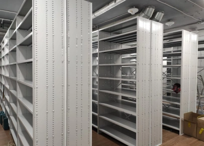 Стеллажи стационарные с перфорированным стойками