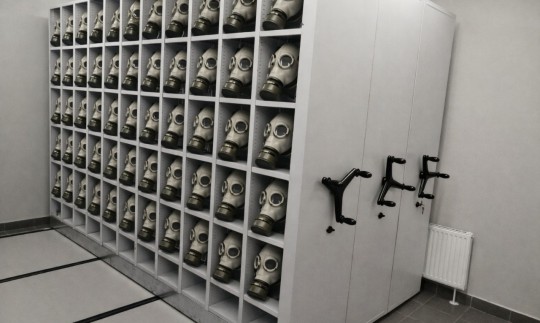 Мобильные стеллажи с ячейками