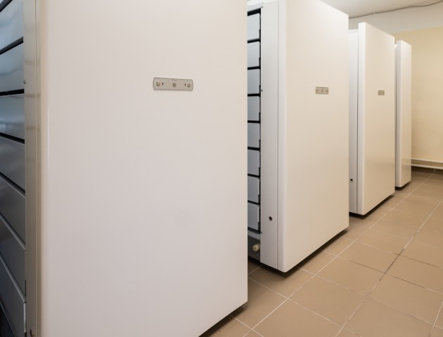 Стеллажи с электроприводом для архива