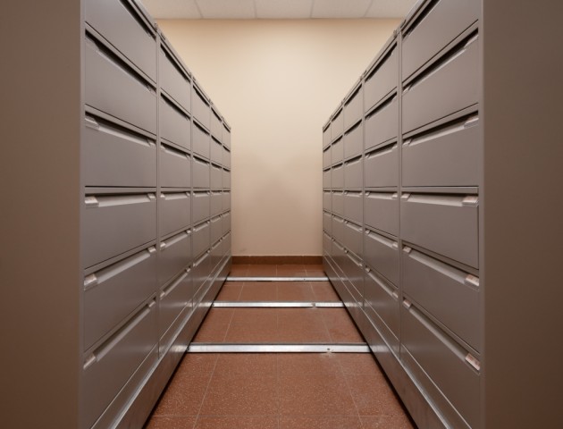 Передвижные стеллажи с ящиками