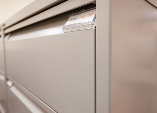 Стеллажи с замками