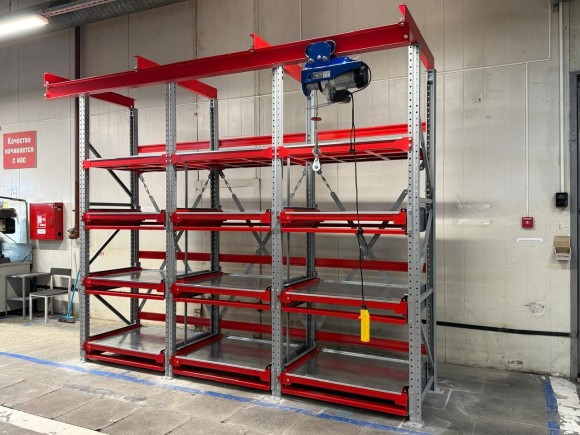 Окрашенные складские стеллажи